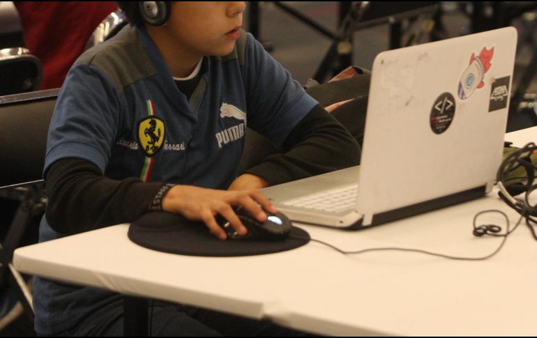 Dentro de los beneficios de pasar menos tiempo viendo la televisión o jugando videojuegos incluyen la reducción de grasa corporal, un mejor desarrollo motor y cognitivo, así como salud psicosocial. EL INFORMADOR / ARCHIVO