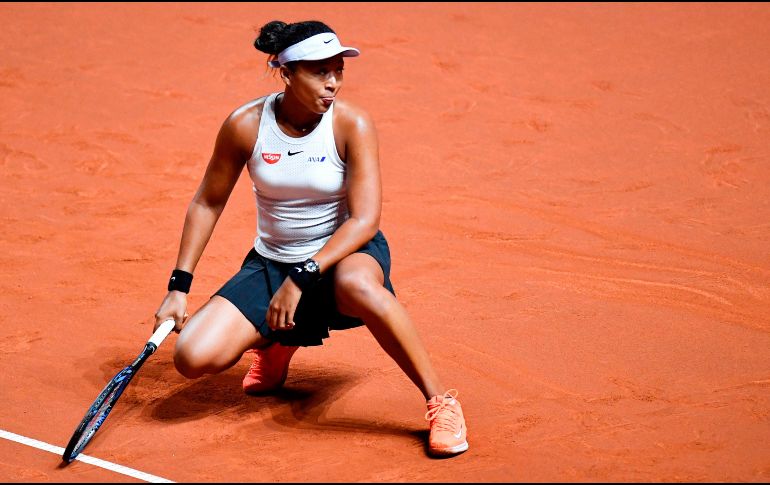 Osaka, ganadora de un Abierto de Australia y un Abierto de Estados Unidos, rompió tres veces en total el servicio de su rival, a la que se enfrentaba por tercera vez este año. AFP / T. Kienzle