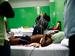 Varios heridos son atendidos en un hospital de Puerto Príncipe. AP/D. Chery
