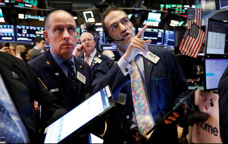 Los principales indicadores bursátiles finalizaron con comportamiento mixto, influidos por diversos factores. AP/R. Drew