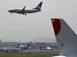 En la primera mitad de abril los precios de los boletos de avión registraron su mayor alza para ese mismo periodo desde 1996. AP / ARCHIVO