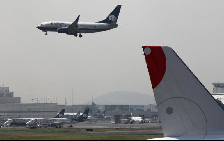 En la primera mitad de abril los precios de los boletos de avión registraron su mayor alza para ese mismo periodo desde 1996. AP / ARCHIVO