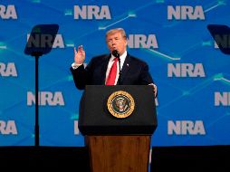Los asistentes a la convención de la National Rifle Association aplaudieron la medida anunciada por el presidente estadounidense. AFP/S. Loeb