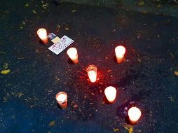 En el lugar donde sucedió el feminicidio de Vanesa fueron colocadas veladoras. EL INFORMADOR / R. Bobadilla