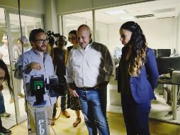 Alejandro Tavares y el gobernador del Estado, Enrique Alfaro, realizan una visita a las instalaciones del SJRTV. CORTESÍA