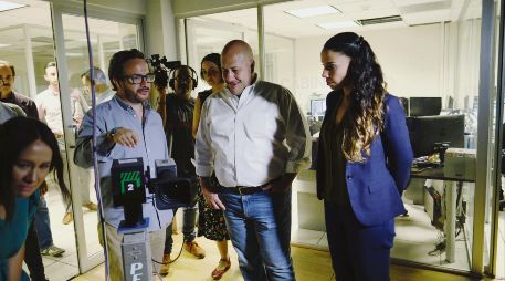 Alejandro Tavares y el gobernador del Estado, Enrique Alfaro, realizan una visita a las instalaciones del SJRTV. CORTESÍA