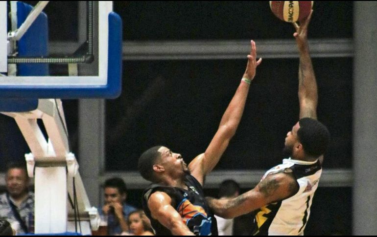 A pesar del esfuerzo, los Gigantes no pudieron evitar la caída ante Hermosillo. GIGANTES DE JALISCO