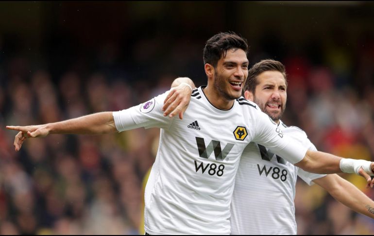 Jiménez alcanzó lo hecho por Hernández en su primera campaña con el Manchester United, y la afición lo celebró con cánticos desde la tribuna. ESPECIAL / wolves.co.uk