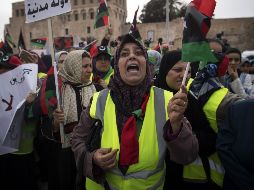 Libia ha estado en constante caos, el 26 de abril se manifestaron los ciudadanos en contra de Khalifa Haftar. Y el 27 se reportan bombardeos.  AFP / F. Senna