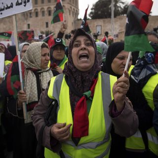 Ataques aéreos nocturnos sobre Trípoli azotan la ciudad