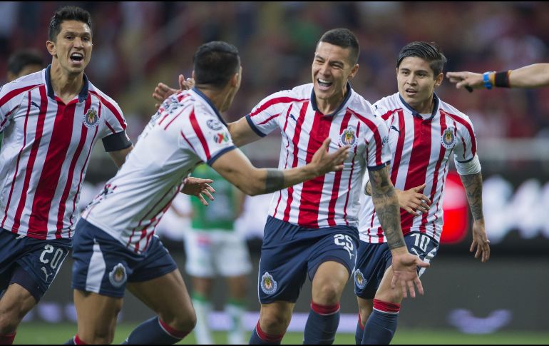 Chivas fue intenso y compacto en la defensa, pero poco atrevido al ataque; aún así, logró llevarse los tres puntos. MEXSPORT/C. de Marchena