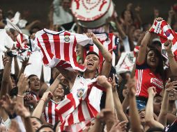 Los aficionados rojiblancos volvieron a celebrar una victoria, en el cierre de un torneo para el olvido, con la eliminación del Rebaño. EL INFORMADOR / F. Atilano