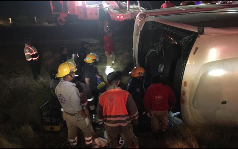 El accidente se registró esta madrugada sobre la carretera federal en Río Grande. TWITTER@PCEstatalZac
