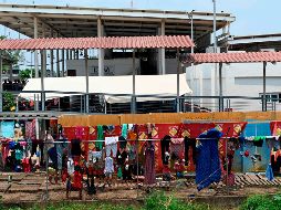 Cientos de migrantes aguardan en centros de detención del INM en Chiapas, como éste en Ciudad Hidalgo. AFP/A. Estrella