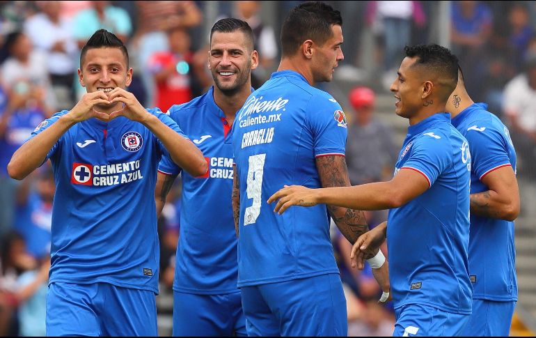 Roberto Alvarado (I) anotó dos veces para La Máquina, al 46' y al 74'. MEXSPORT/C. Milanés