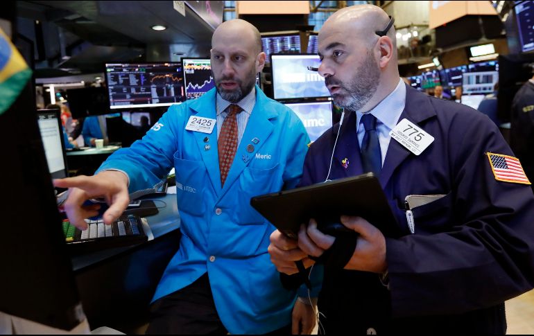 Durante la jornada, los inversores se preparaban para una intensa semana de resultados empresariales, datos económicos y anuncios de la Fed.  AP / R. Drew