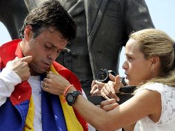 Leopoldo López fue liberado este martes por militares con un 