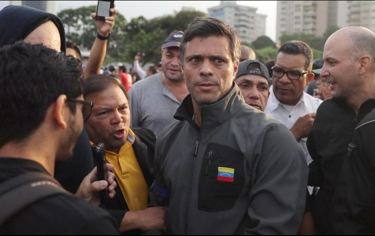 López, que cumplía una pena de casi 14 años de prisión en régimen de arresto domiciliario, fue liberado por militares con un 