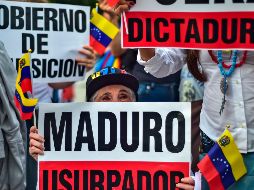 La mañana de este martes, líderes opositores encabezaron un levantamiento de un grupo de militares en la Plaza de Altamira y en los alrededores de La Carlota. AFP / L. Acosta