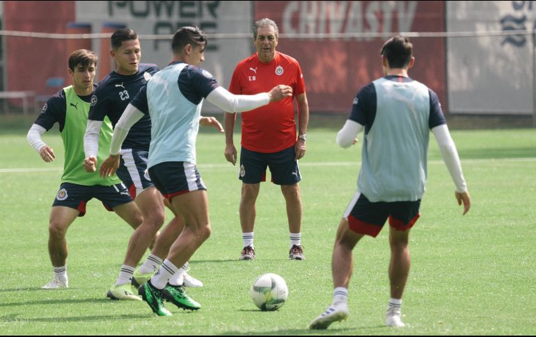 “El Jefe” se juega su continuidad en Chivas, pero ya empieza a mandar mensajes de lo fácil que se adaptaría para la siguiente campaña. EL INFORMADOR / G. Gallo