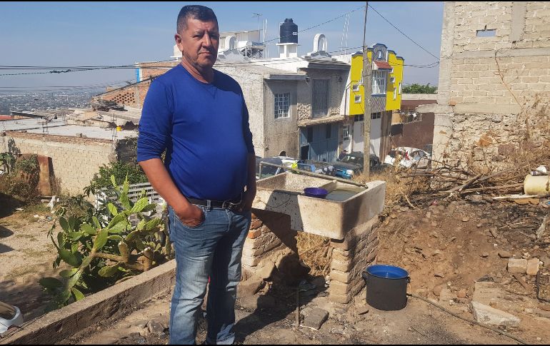 Jardines del Tapatío. Gustavo Escobar vive en uno de los asentamientos irregulares de Tlaquepaque. Pide apoyo para obtener escrituras de su vivienda. EL INFORMADOR/Y. Mora