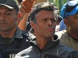 Leopoldo López (c) apoyó ayer las manifestaciones contra el gobierno de Maduro tras su liberación. AFP/ARCHIVO