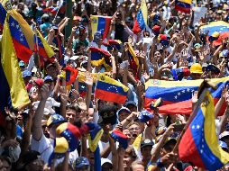 Opositores al gobierno de Maduro se manifiestan en Caracas en el marco del Día del Trabajo. AFP/F. Parra