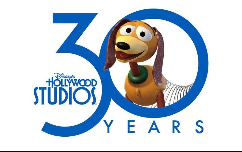 Walt Disney World, considerado el complejo de parques temáticos más grande del mundo, festeja el aniversario con defile especial. TWITTER / @DisneyInterns