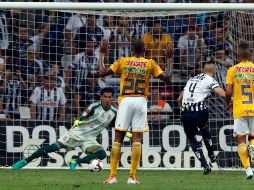 Nicolás Sánchez engaña a Nahuel Guzmán y hace bueno el penalti cometido a Rodolfo Pizarro. AP/R. Blackwell