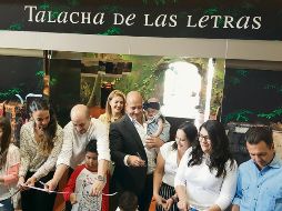 Autoridades cortan el listón de la sala “Talacha de las letras”. EL INFORMADOR / A. Camacho