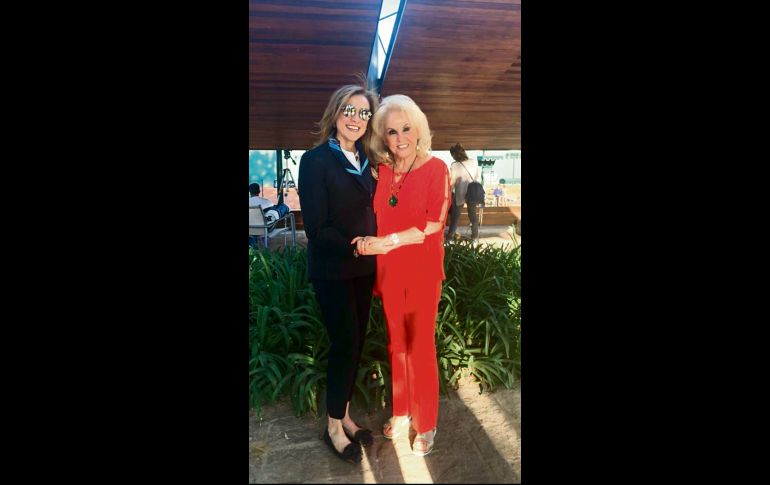 Con su mamá La Güera Salas.