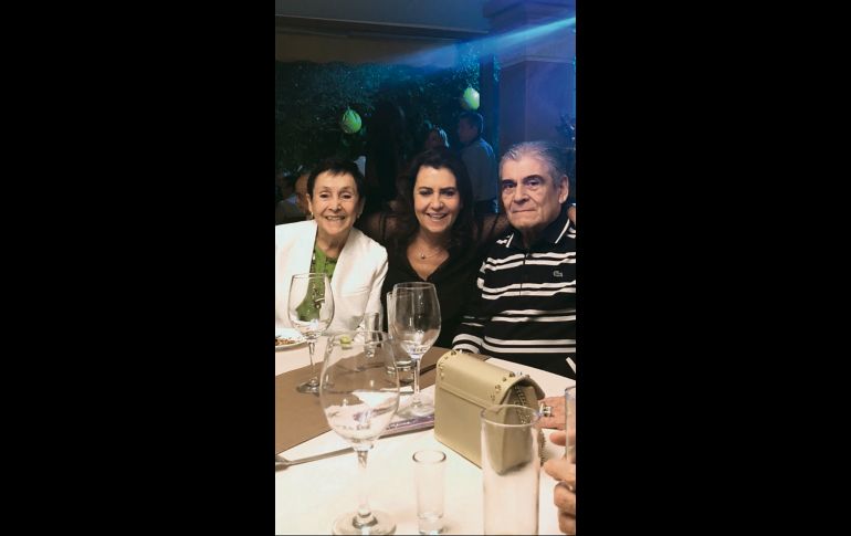 Elenita Osuna de Belmar, Alejandra Vallejo y Juan José Figueroa.