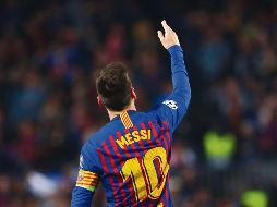 Luego de marcar un poema de gol con su pierna zurda prodigiosa, Lio saludó a sus fans. AP