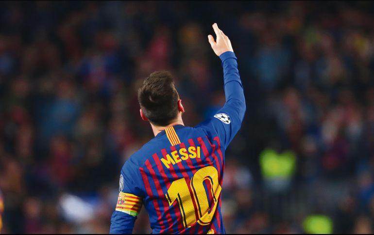 Luego de marcar un poema de gol con su pierna zurda prodigiosa, Lio saludó a sus fans. AP