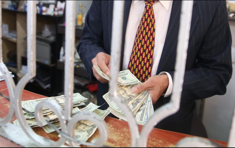 El billete verde se adquirió en un precio mínimo de 17.90 pesos. EL INFORMADOR/ARCHIVO