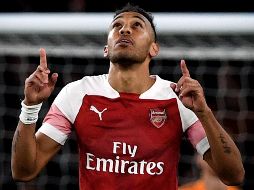 Aubameyang anota de volea para el Arsenal al 90'. EFE/N.Hall