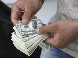 Banco Base espera que el tipo de cambio cotice entre 19.00 y 19.20 pesos por dólar. AP / ARCHIVO