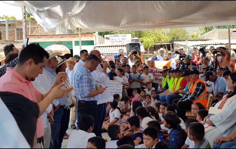 Alfaro informó que, para resolver el conflicto entre pobladores e inversionistas hoteleros, en los próximos días iniciarán mesas de diálogo. EL INFORMADOR/Y. Mora