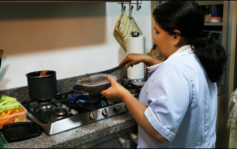 En Jalisco hay entre 190 mil y 200 mil trabajadoras del hogar, sólo 0.4% de ellas tiene seguro. AP/M. Ugarte