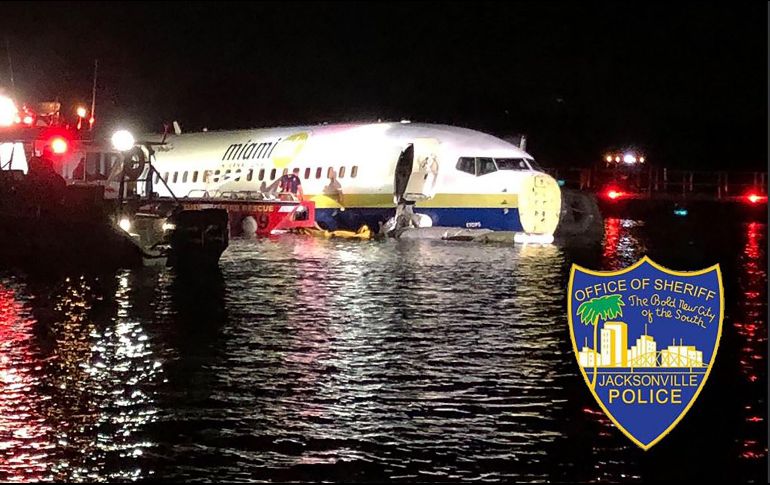 Un total de 21 pasajeros fueron trasladados al hospital local para recibir tratamiento a sus heridas, de carácter leve, indicaron fuentes policiales. AFP / ESPECIAL