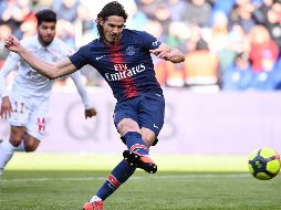 Edinson Cavani anota el penal en tiempo de compensación. AFP/A. Poujoulat