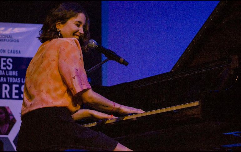 La artísta se ha unido a la lucha con otros cantantes como Jazmín Solar, Leonel García, Marissa Mur, Nana Mendoza, Sabino, Torreblanca y Leonel García. TWITTER / @vanezamoraa