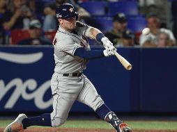 Alex Bregman se voló dos veces la barda en Monterrey para abonar a la victoria de los Astros, que maniataron a los serpentineros de los Angels. AP / R. Blackwell