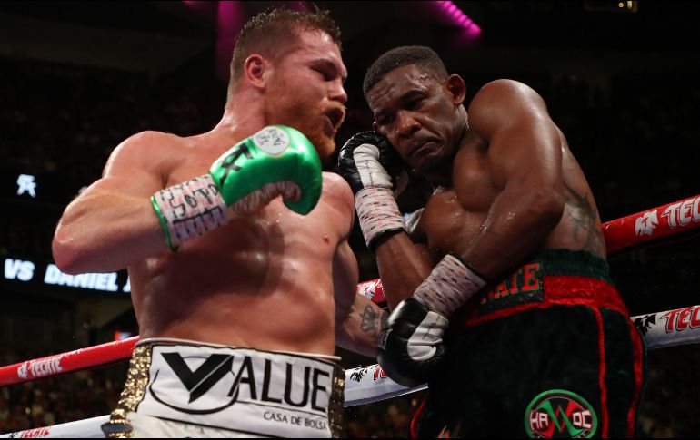 Álvarez ganó cerca de 33 MDD y con la taquilla, aunado con la venta de los productos oficiales de su marca, sus ganancias podrían ascender a 40 millones. AFP / ARCHIVO