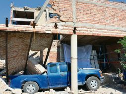 El movimiento telúrico de 2016 provocó el colapso de una bóveda sobre la camioneta de la familia Sánchez García. ESPECIAL