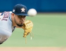 A pesar de que los Astros ganaban por seis carreras, el mexicano Roberto Osuna apareció  ayer en la lomita para sacar los últimos tres outs en Monterrey. EFE / M. Sierra