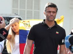 Leopoldo López junto a su esposa Lilian Tintori y su hija se encuentran en la residencia del embajador español en Venezuela después de que el pasado 30 de abril fuera liberado por un grupo de militares de su arresto domiciliario. AP / ARCHIVO