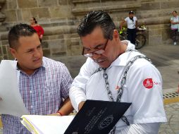 Luis Miguel Carmona señala que en el contrato, se le pedía a él y a otras cinco personas que firmaran como acuerdo su labor por cinco meses y medio. EL INFORMADOR/ R. Bobadilla