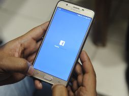 En la publicación, la mujer envía un mensaje a su hermana, a quien le dice que si no llega a las cinco por el pequeño, lo venderá. AFP / ARCHIVO