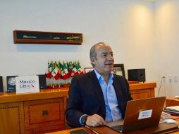 El ex mandatario subió una fotografía en donde se muestra sonriente en una oficina. INSTAGRAM/felipecalderonhinojosa